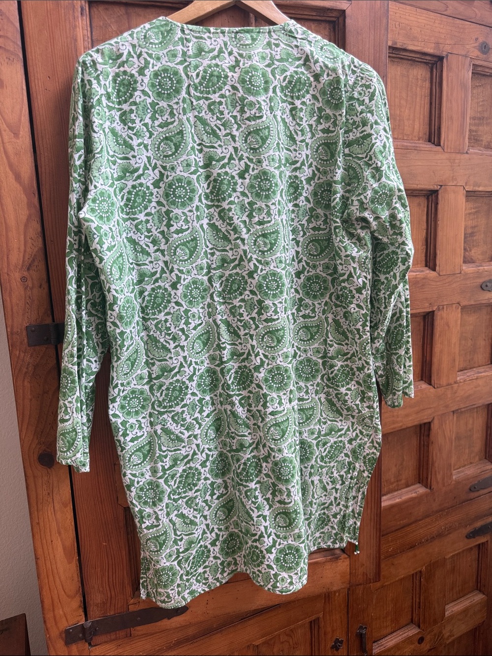 Roberta Roller Rabbit Green and White Paisley V-Neck Tunic size medium - Picture 4 of 4